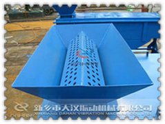 <b>直線(xiàn)篩為什么要安裝傘形分料器</b>