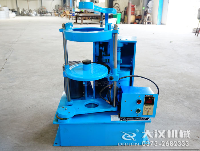 拍擊式標準振篩機具備拍擊和往復運動(dòng)，物料下料快，篩面不易堵塞